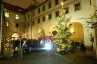 Charitativn&iacute; adventn&iacute; trhy na Mal&eacute; Straně pom&aacute;haj&iacute; opu&scaron;těn&yacute;m i nemocn&yacute;m dětem
