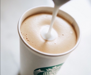 Caffè latte klasické, anebo pokaždé jiné? Ve Starbucks žádný problém!