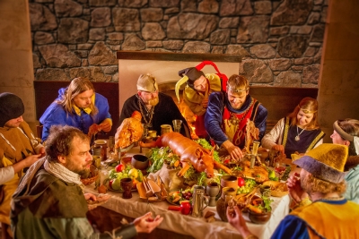 Pravá středověká hostina na královském dvoře je připravena na zámku Loučeň