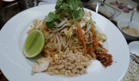 Recept: R&yacute;žov&eacute; nudle s kuřec&iacute;m masem Phad Thai Kai