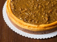 Recept: Letn&iacute; tvarohov&yacute; dort s ořechy