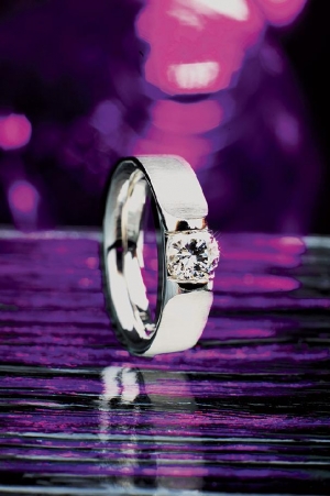 Velký přehled historie zásnubních prstenů: od rákosí po diamant