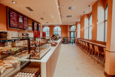 Starbucks roz&scaron;iřuje svou s&iacute;ť o novou kav&aacute;rnu na N&aacute;měst&iacute; Republiky
