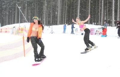 V Nízkých Tatrách se o víkendu lyžovalo v bikinách. Odstartovala jarní sezóna